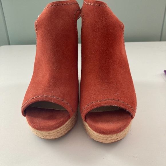 Marc Fisher Wedges - Picture 5 of 5